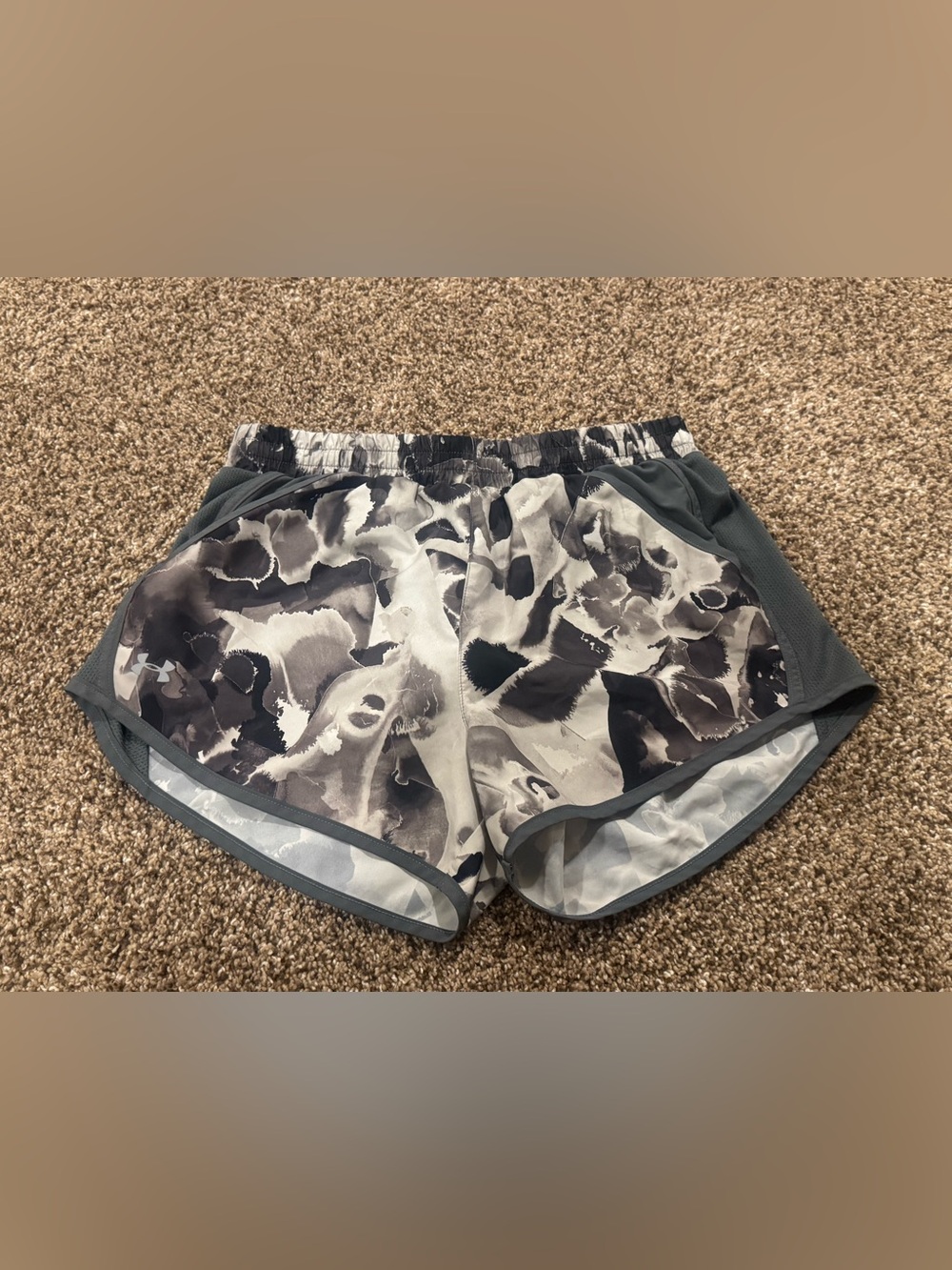 UA UNDER ARMOUR RUNNING SHORTS SIZE SMALL